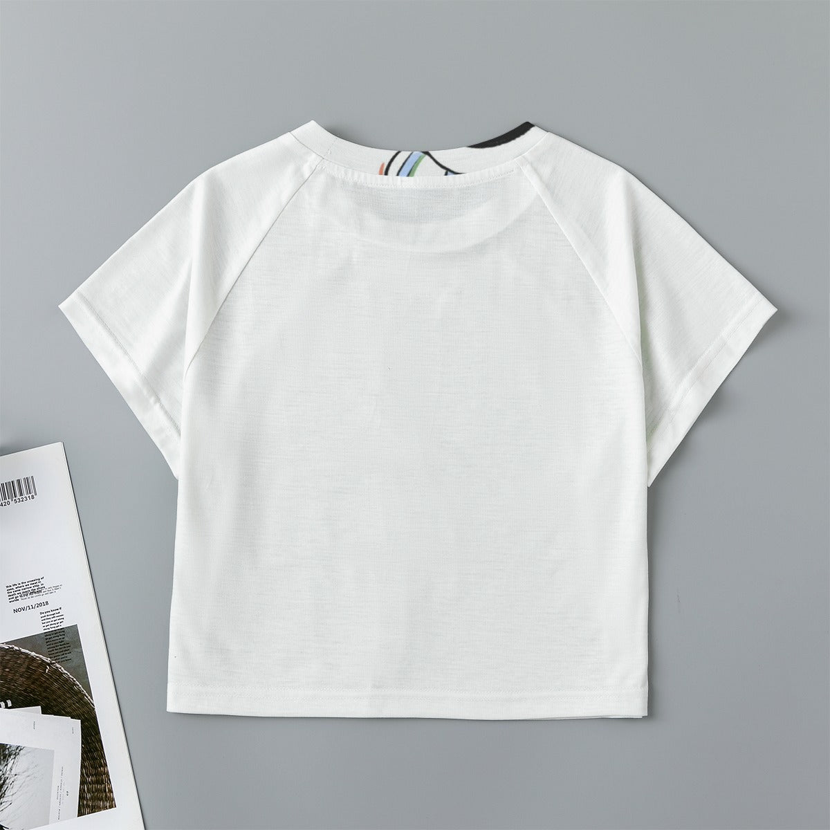 Grafica Women's Eco-Friendly Astronaut Print Women's cropped Raglan T-shirt With Short Sleeve