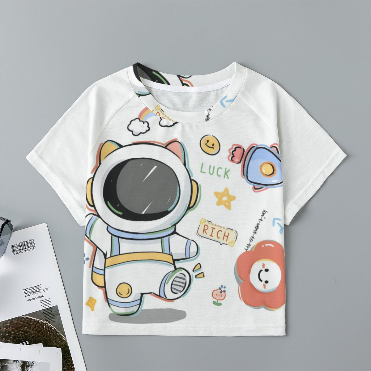 Grafica Women's Eco-Friendly Astronaut Print Women's cropped Raglan T-shirt With Short Sleeve