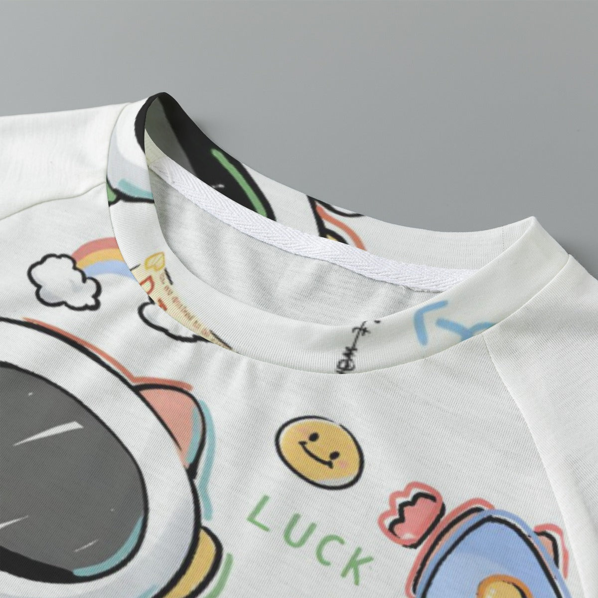 Grafica Women's Eco-Friendly Astronaut Print Women's cropped Raglan T-shirt With Short Sleeve